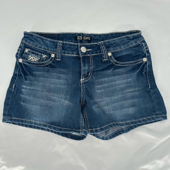 ZCO Jeans Y2K Denim Shorts Size 9 Blue Floral Crochet Studded Bling 4" Inseam - Picture 2 of 6
